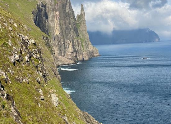 faroe-islands/koltur/attraction/trollkonufingur