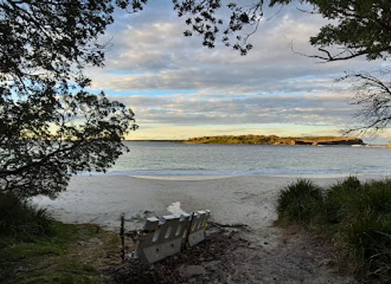 australia/jervis-bay/attraction/murrays-beach-cave