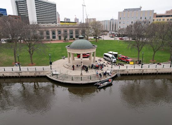 wisconsin/milwaukee/attraction/pere-marquette-park