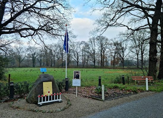 netherlands/twente/attraction/dambuster-les-knight-monument-den-ham
