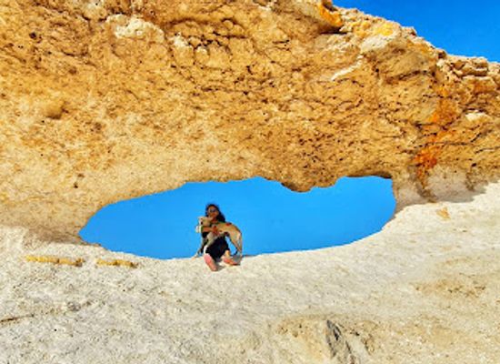 qatar/zekreet-beach/attraction/eye-rock-hole-in-the-hill