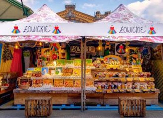 poland/kampinos-national-park/attraction/hala-mirowska