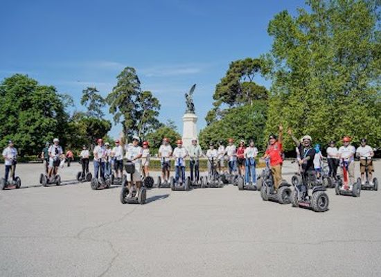 spain/madrid/retiro/attraction/retiro-magic-actividades-al-aire-libre-madrid-alquiler-karts-bicicletas-tours-segway-bicicleta