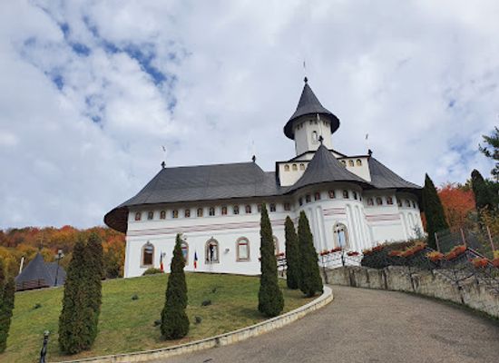 romania/neamt/attraction/pangarati-monastery