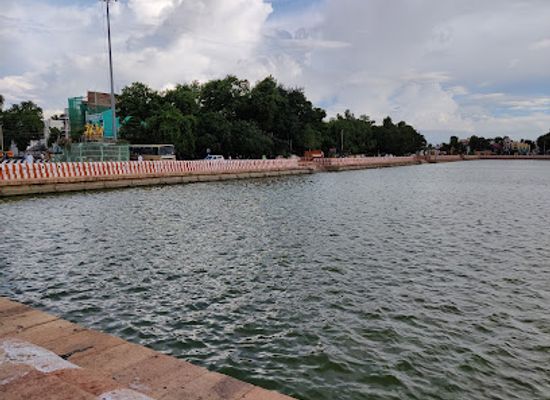 india/madurai/attraction/theppakulam-viraganoor-road
