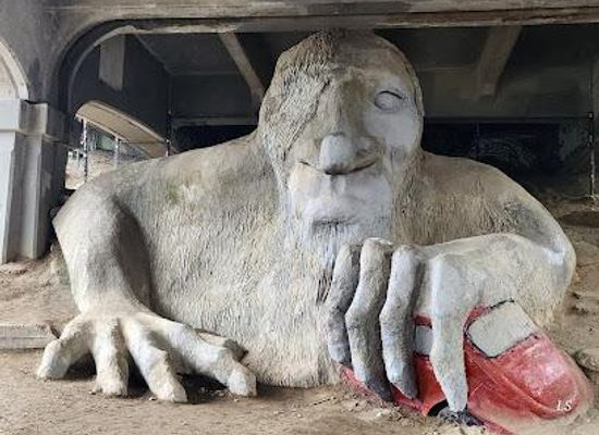 washington/everett/attraction/fremont-troll