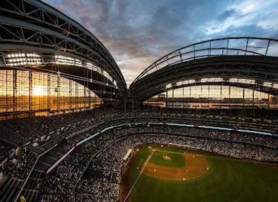 wisconsin/milwaukee/attraction/american-family-field