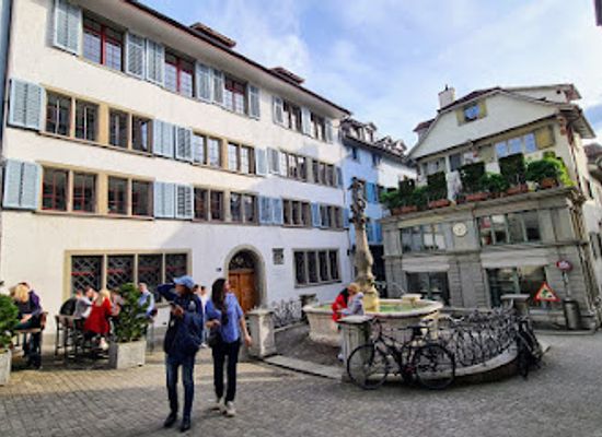 switzerland/zurich-lake/landmark/das-haus-zum-loch