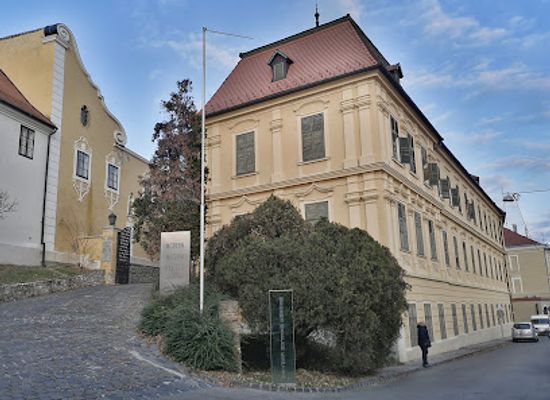 hungary/southern-transdanubia/attraction/modern-hungarian-gallery