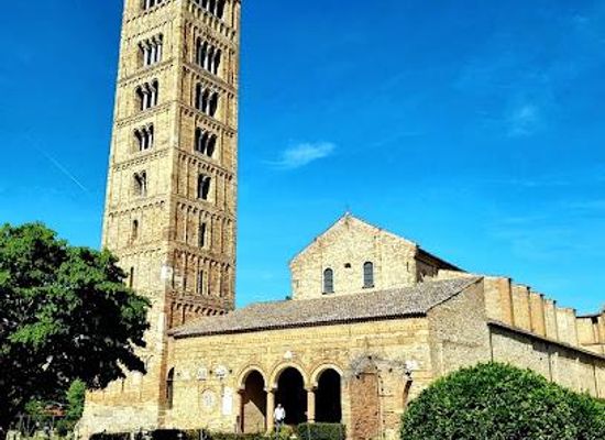 italy/romagna/attraction/pomposa-abbey