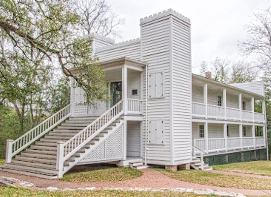 texas/piney-woods/attraction/steamboat-house