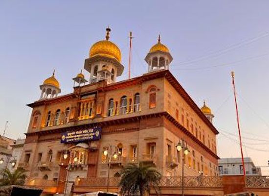 india/delhi/attraction/gurudwara-sis-ganj-sahib