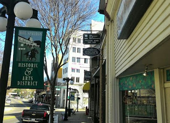 arkansas/hot-springs/attraction/a-narrow-escape