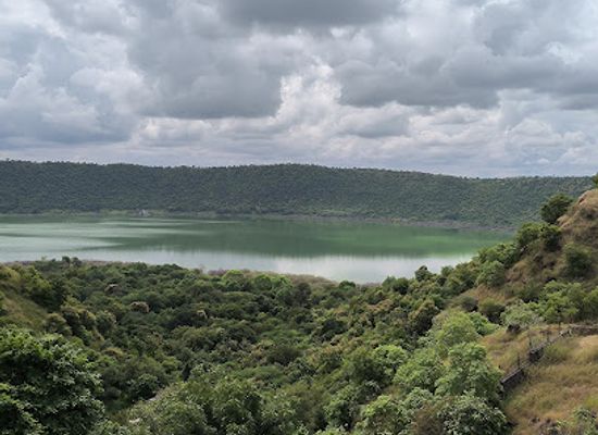 india/north-india/attraction/lonar-lake-sarovar