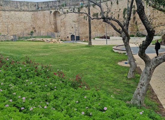 israel/akko/bahai-gardens/attraction/walls-of-acre