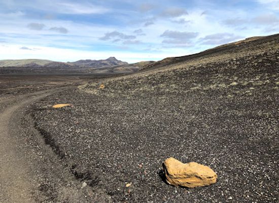 iceland/landmannalaugar/attraction/rauoaskal-volcano-crater