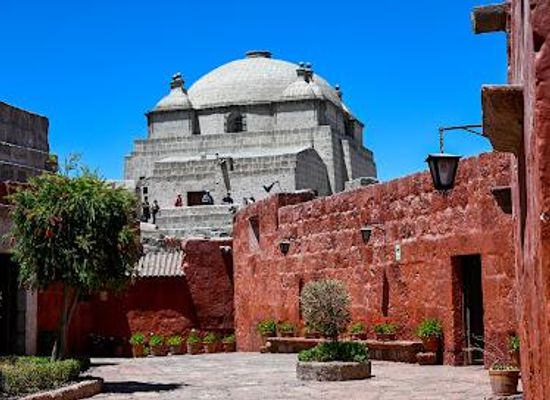 peru/arequipa/attraction/santa-catalina-monastery