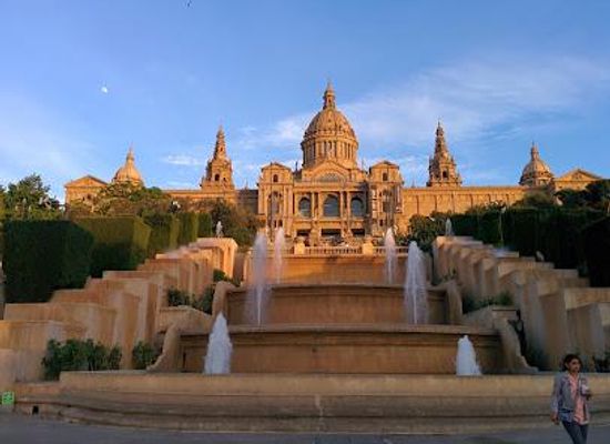 spain/barcelona/attraction/placa-de-les-cascades