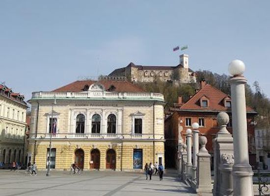 slovenia/ljubljana/attraction/kongresni-trg