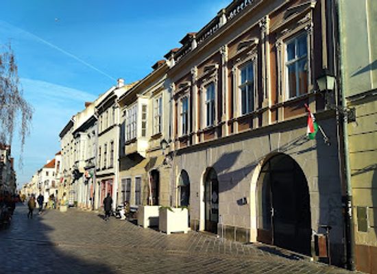 hungary/gyor/attraction/romer-floris-muveszeti-es-torteneti-muzeum-esterhazy-palota