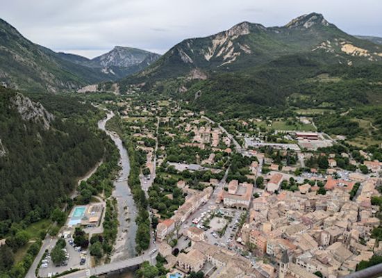 france/verdon-gorge/attraction/le-roc-au-serre-et-la-chapelle-notre-dame-du-roc