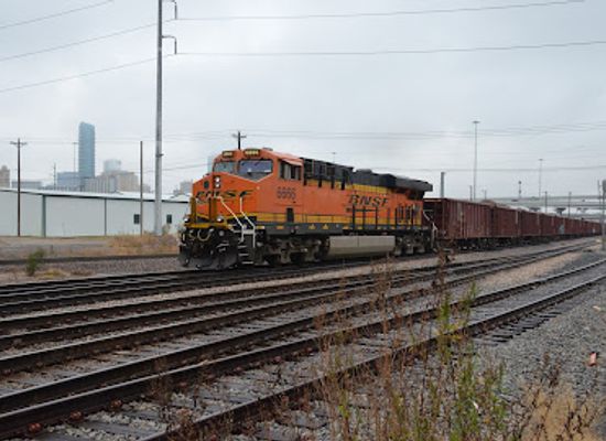 texas/fort-worth/attraction/fort-worth-tower-55-diamond-railroad-crossing