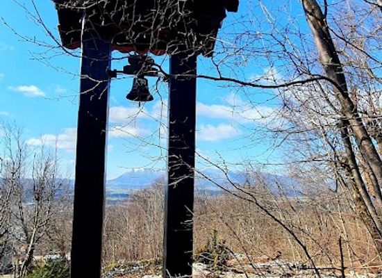 slovenia/postojna/attraction/kriz-in-zvon-zelja-na-pecni-rebri