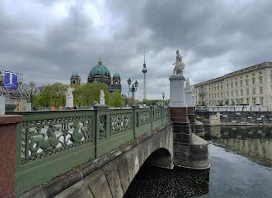 germany/berlin/attraction/schlossbrucke