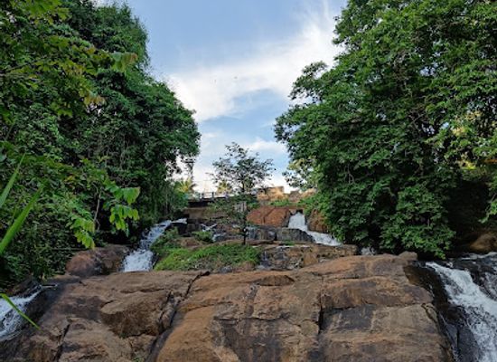 india/kerala-backwaters/attraction/aruvikachal-waterfalls