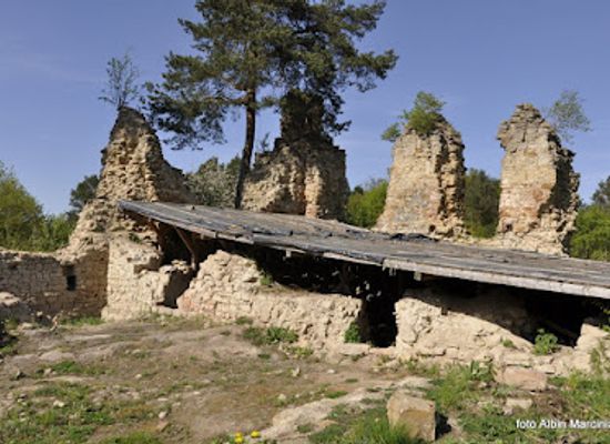 poland/lesser-poland/attraction/upper-castle-ruins-in-roznow
