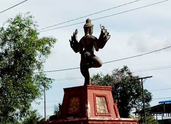 cambodia/kep-province/attraction/peace-white-doves-roundabout