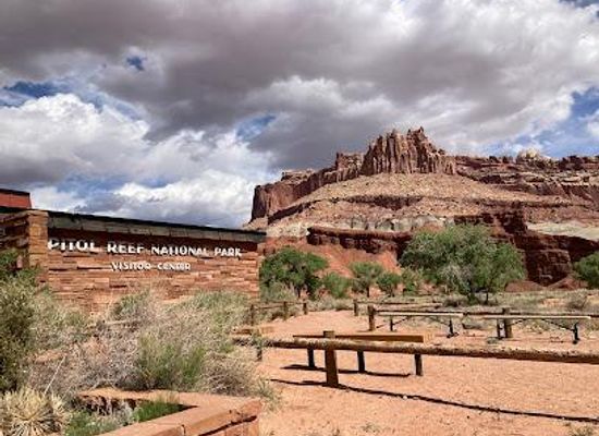 utah/torrey/attraction/capitol-reef-national-park-visitor-center
