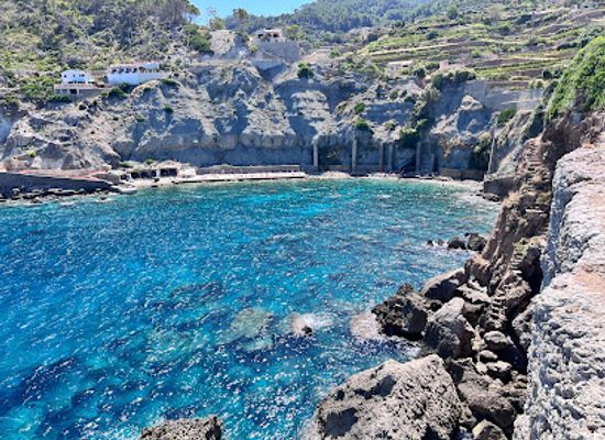 spain/serra-de-tramuntana/attraction/cala-banyalbufar