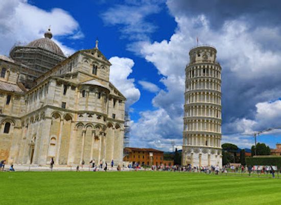 italy/pisa/attraction/piazza-del-duomo