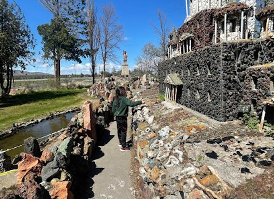 oregon/southern-oregon/attraction/petersen-rock-garden-museum