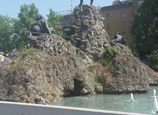 italy/parma/attraction/monumento-a-vittorio-bottego