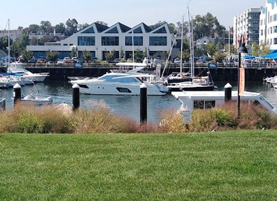 connecticut/stamford/harbor-point/attraction/harbor-point-boardwalk