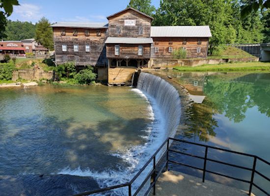 tennessee/duck-river-valley/attraction/loretta-lynn-s-ranch-tours-museum-events-concerts