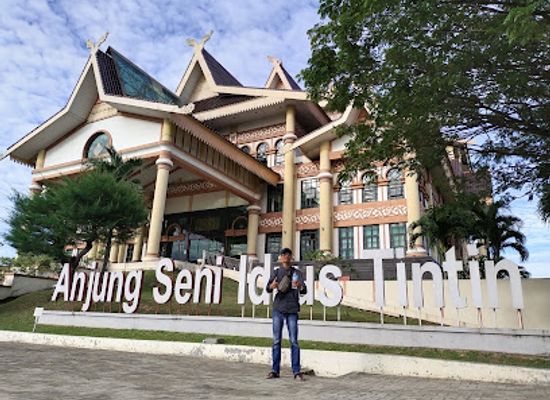 indonesia/riau/attraction/anjung-seni-idrus-tintin