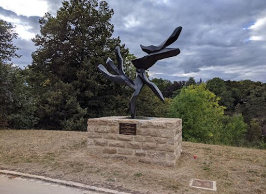 luxembourg/luxembourg-city/attraction/statue-arbre-de-la-paix