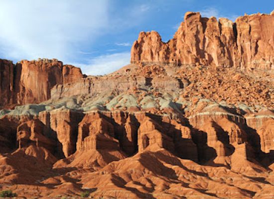 utah/capitol-reef-national-park/attraction/chimney-rock-trailhead