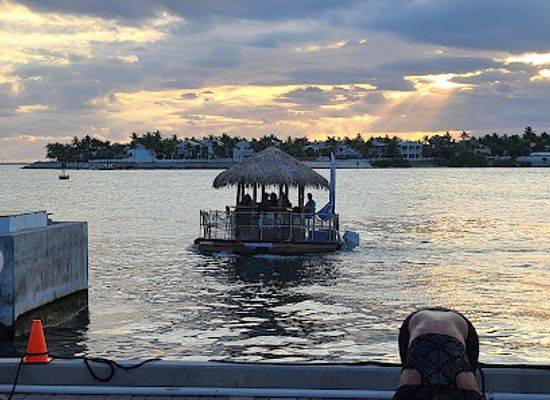 florida/florida-keys/attraction/sunset-celebration-at-mallory-square