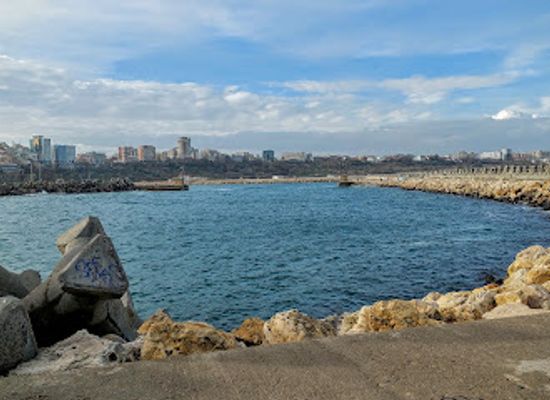 romania/constanta-area/attraction/the-dam-green-lighthouse