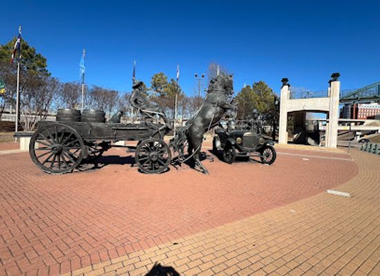 oklahoma/tulsa-metropolitan-area/attraction/east-meets-west-father-of-rt-66-statue