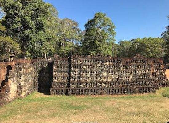 cambodia/siem-reap/attraction/preah-ponlea-sdach-komlong-terrace-of-the-leper-king