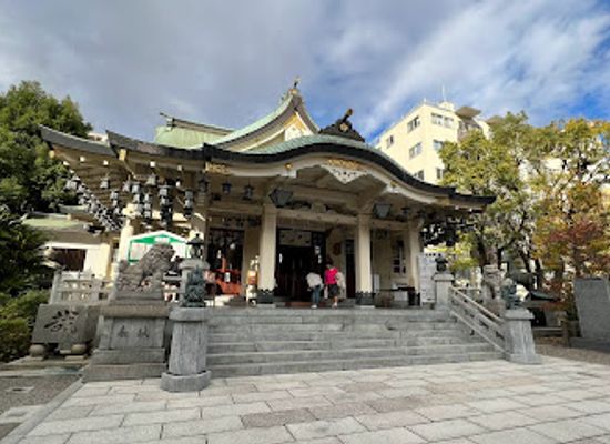 japan/osaka/dotonbori/attraction/namba-yasaka-jinjya-shrine