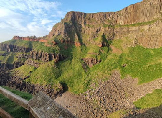 united-kingdom/giant's-causeway/attraction/amphitheatre-viewpoint-end-of-the-cliffwalk