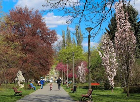 poland/krakow/nowa-huta/attraction/park-ratuszowy-w-krakowie