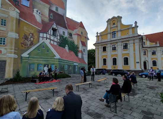 poland/greater-poland/attraction/mural-srodka