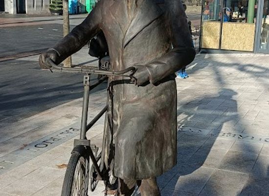 united-kingdom/cork/attraction/michael-collins-statue